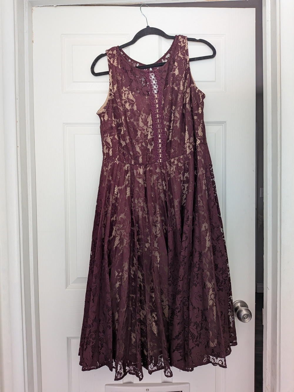 Danny & Nicole Sleeveless Lace Midi Dress in Wine and Beige
